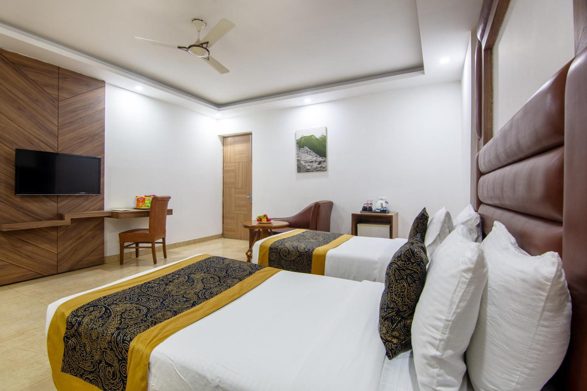 Hotel Lohmod At National Highway 8 - Free Airport Transffer New Delhi Exterior photo