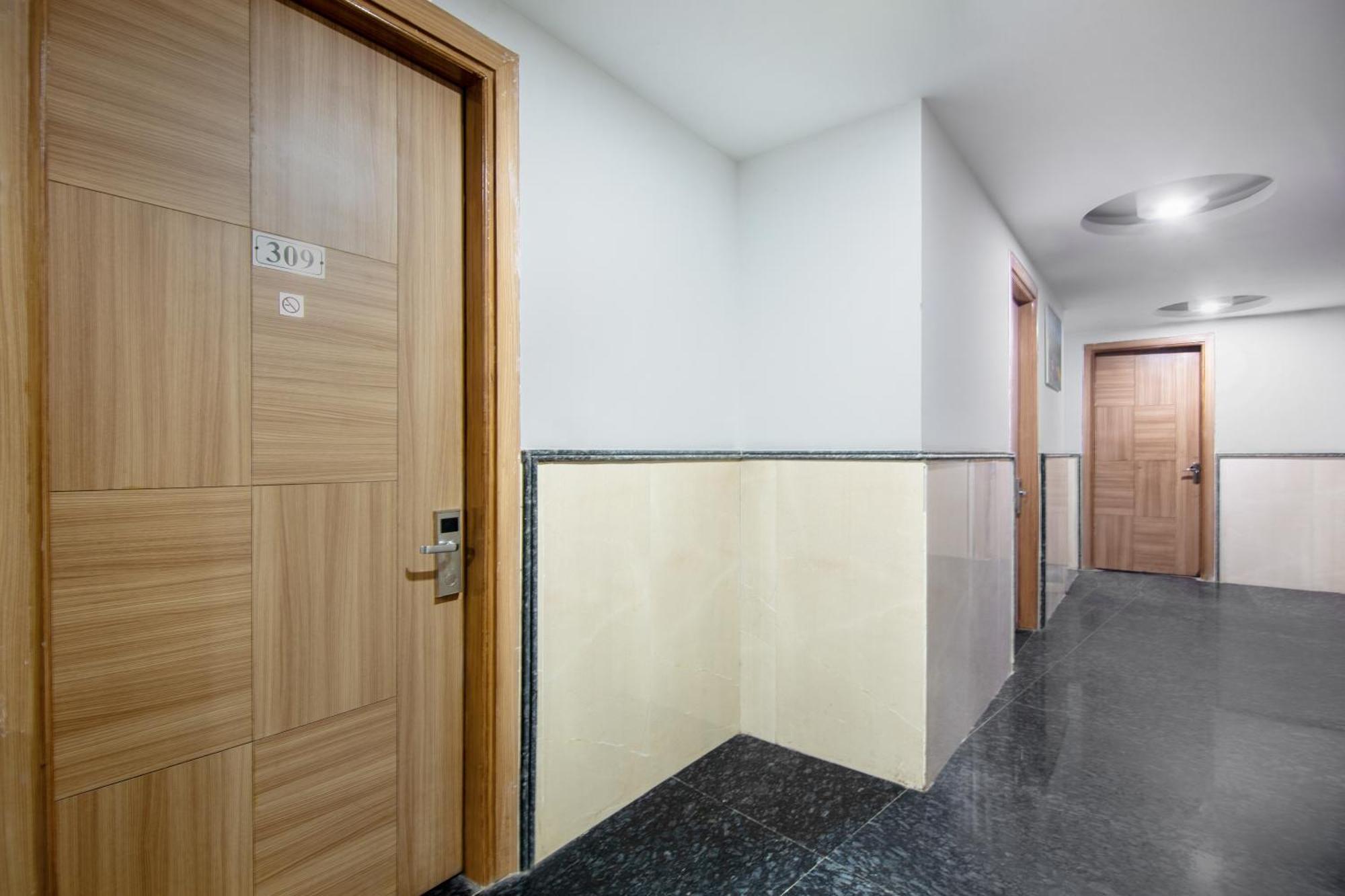 Hotel Lohmod At National Highway 8 - Free Airport Transffer New Delhi Exterior photo